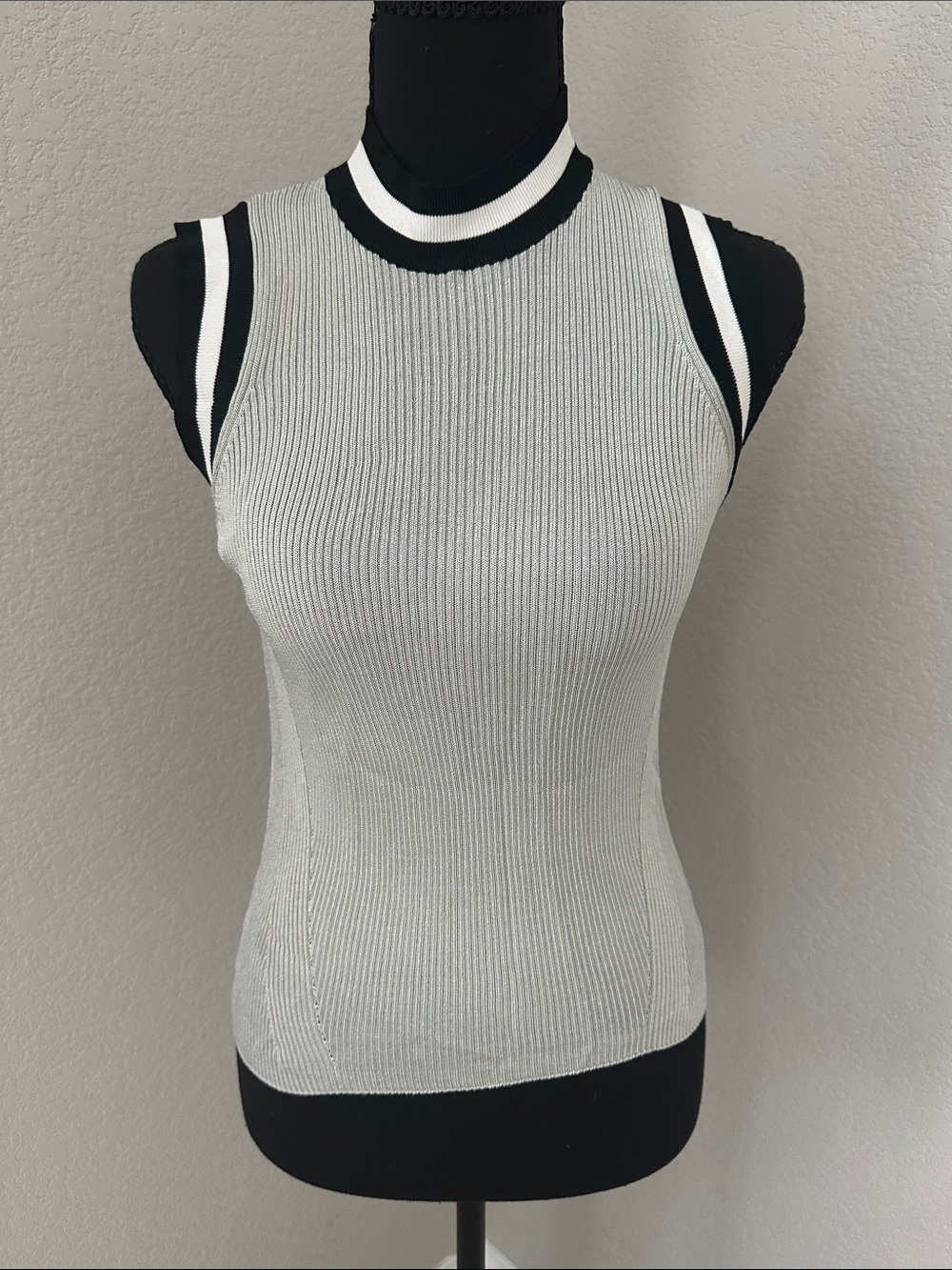 🤍rag & bone 🖤White Ribbed Tank with Black Contrast Trim